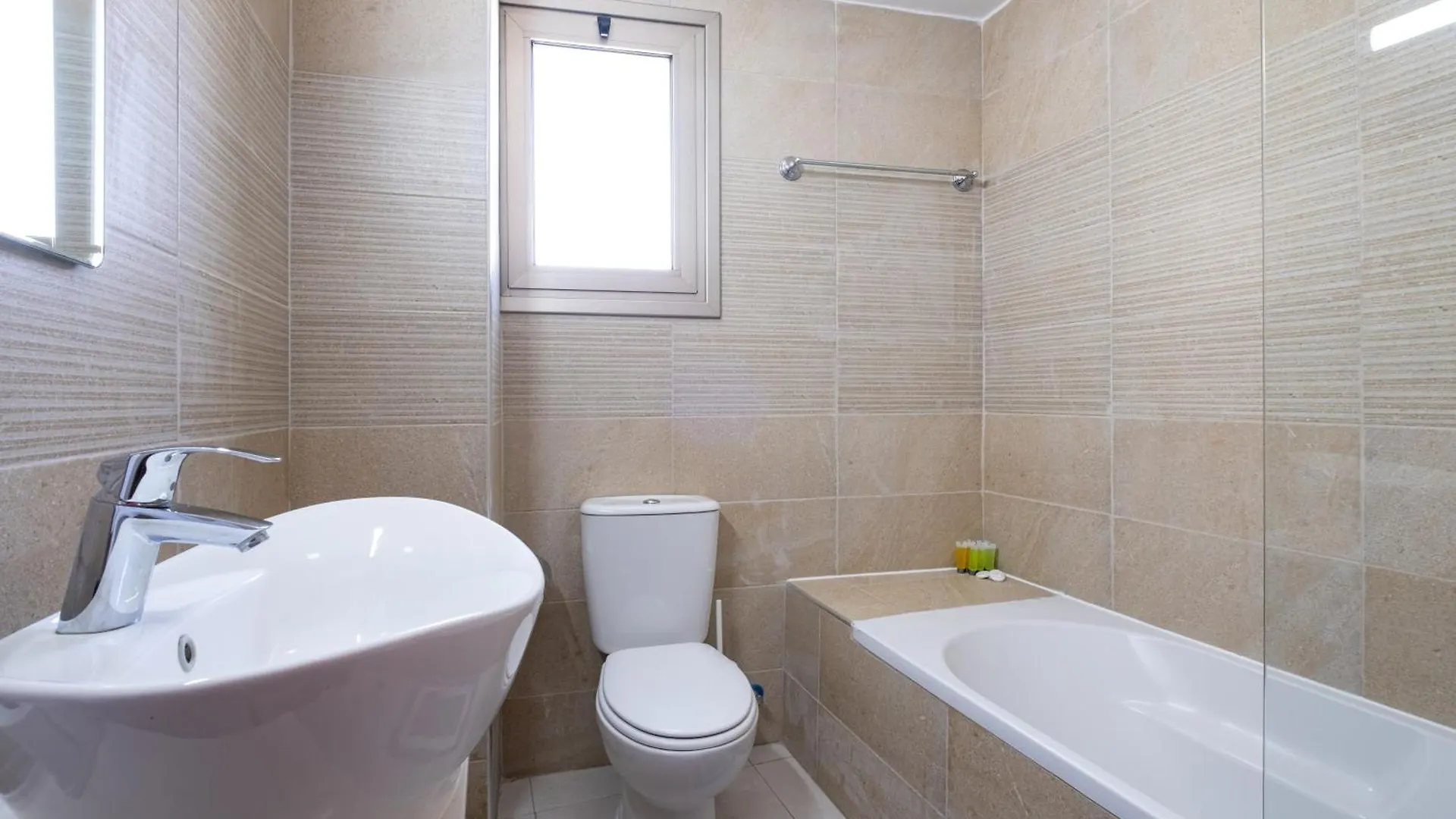 Downtown 2 Bedroom Penthouse Larnaca 0*,